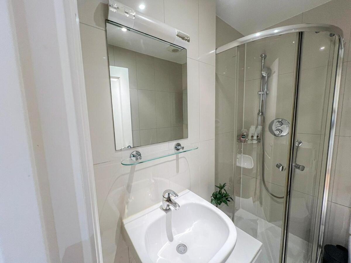 3 Bedroom Apartment With Private Terrace In Pimlico, Westminster, Victoria Londres Exterior foto